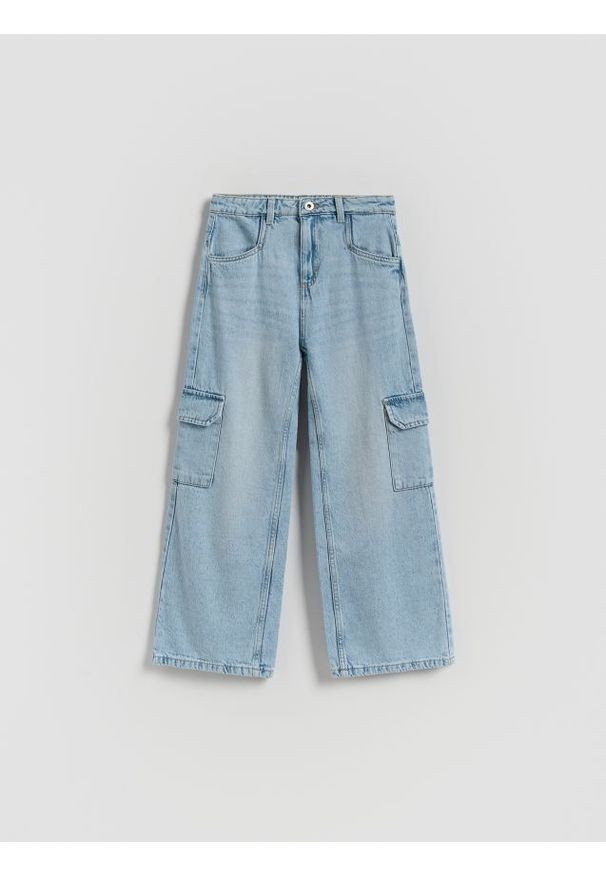 Reserved - Jeansy wide leg z kieszeniami cargo - niebieski. Kolor: niebieski