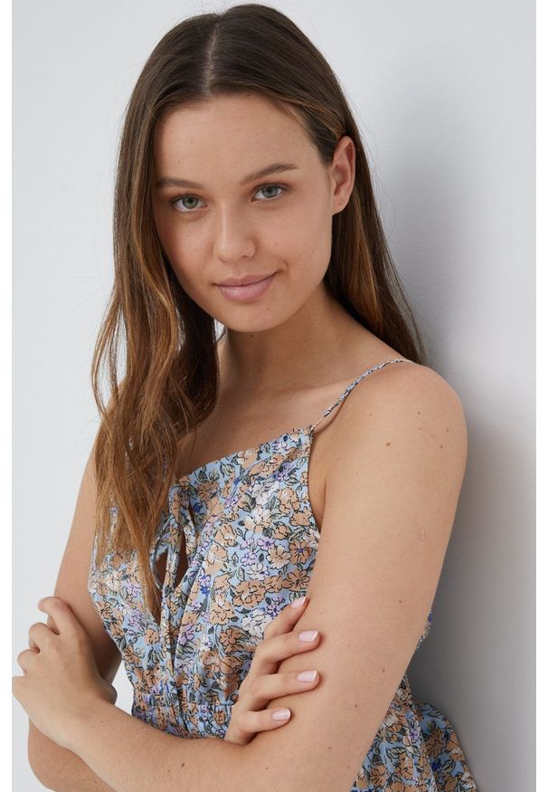 Vero Moda sukienka mini prosta. Okazja: na co dzień. Kolor: niebieski. Materiał: materiał, wiskoza. Długość rękawa: na ramiączkach. Typ sukienki: proste. Styl: casual. Długość: mini