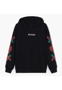 Cropp - Czarna bluza z motywem róż - Czarny. Kolor: czarny. Materiał: bawełna, dzianina. Długość rękawa: długi rękaw. Długość: długie. Wzór: nadruk #1