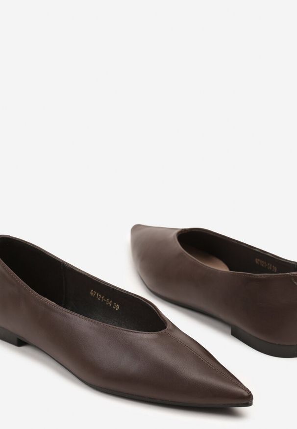 Renee - Brązowe Balerinki Vices z Noskiem w Szpic i Skórzaną Wkładką Belviie. Okazja: na co dzień, na randkę. Kolor: brązowy. Materiał: skóra. Obcas: na płaskiej podeszwie. Styl: casual, elegancki
