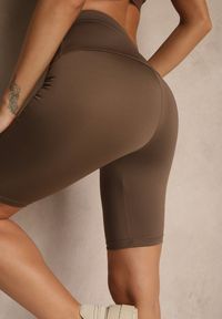 Renee - Brązowe Szorty Typu Kolarki High Waist Nalareine. Okazja: na co dzień. Stan: podwyższony. Kolor: brązowy. Styl: sportowy, casual #3