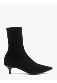 Ryłko - Czarne botki skarpetowe na niskim obcasie. Zapięcie: bez zapięcia. Kolor: czarny. Materiał: syntetyk. Szerokość cholewki: normalna. Obcas: na obcasie. Styl: street. Wysokość obcasa: niski #1