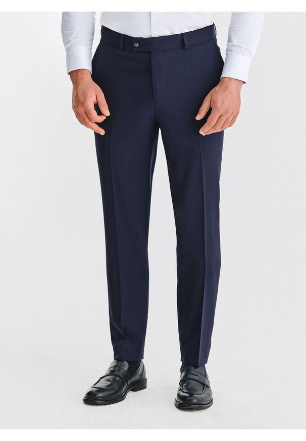 Pako Lorente - PAKO LORENTE - Wełniany granatowy garnitur męski. Kolor: niebieski. Materiał: wełna
