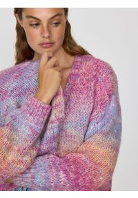 Reserved - Wzorzysty kardigan - różowy. Kolor: różowy. Materiał: dzianina #1