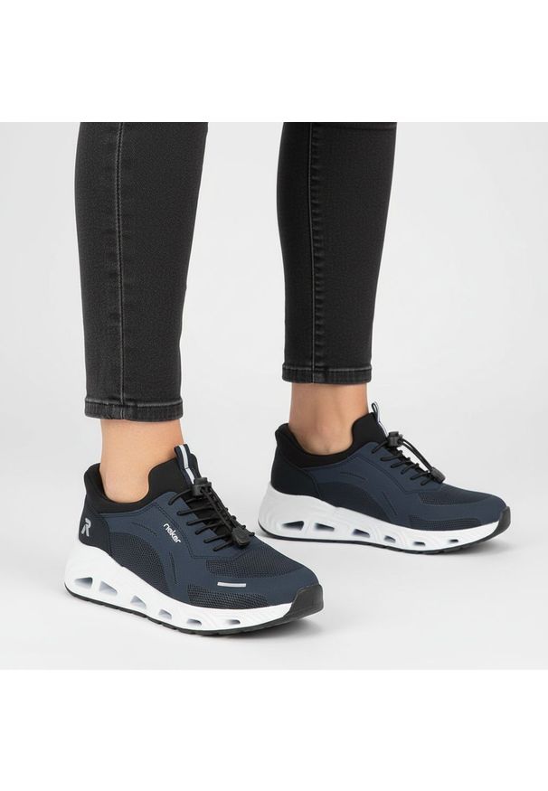 Sneakersy damskie Rieker, tekstylna cholewka z siateczkowymi panelami i sznurowaniem oraz wzmocnionym zapiętkiem, niebieskie, N5257-14. Okazja: na spacer, na co dzień. Kolor: niebieski. Materiał: materiał. Szerokość cholewki: normalna. Sport: turystyka piesza