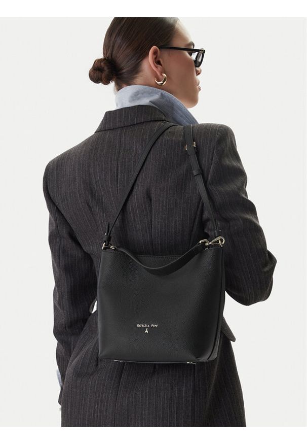 Patrizia Pepe Torebka 8B0319/L001-K103 Czarny. Kolor: czarny. Materiał: skórzane