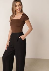 Born2be - Czarne Strukturalne Spodnie Casual o Szerokim Kroju z Wysokim Stanem Sofede. Okazja: na co dzień. Stan: podwyższony. Kolor: czarny. Materiał: len. Długość: krótkie. Styl: casual #2