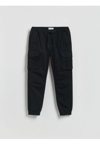 Reserved - Spodnie jogger cargo - czarny. Kolor: czarny. Materiał: bawełna, tkanina