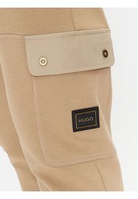 Hugo Spodnie dresowe 50493044 Beżowy Relaxed Fit. Kolor: beżowy. Materiał: bawełna #6