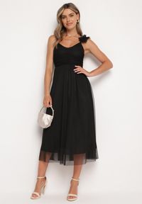 Born2be - Czarna Sukienka na Ramiączkach z Gumką w Talii i Falbanką Watalia. Okazja: na imprezę. Kolor: czarny. Materiał: materiał. Długość rękawa: na ramiączkach. Sezon: lato #2