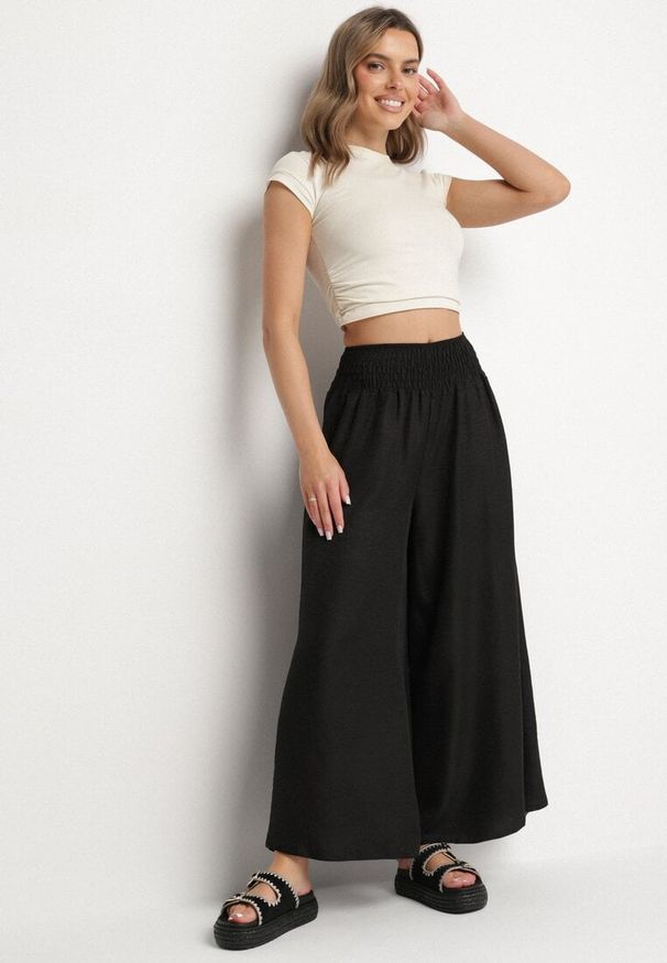 Born2be - Czarne Spodnie Szerokie z Szeroką Gumką w Talii Koririelle. Okazja: na co dzień. Kolor: czarny. Styl: casual, elegancki