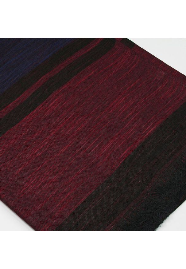 Lekki Szalik Wiosenno-Jesienny - Teer - Ciemna Kolorystyka. Okazja: na spacer. Kolor: wielokolorowy. Materiał: poliester. Wzór: prążki, paski. Sezon: wiosna, jesień. Styl: elegancki