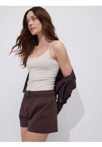 Reserved - Bawełniane szorty - beżowy. Kolor: beżowy. Materiał: bawełna