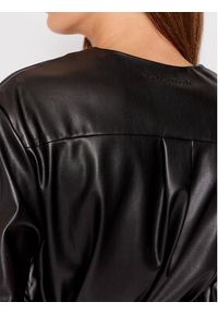 Karl Lagerfeld - KARL LAGERFELD Bluzka 215W1605 Czarny Regular Fit. Typ kołnierza: dekolt w karo. Kolor: czarny. Materiał: skóra