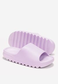 Born2be - Fioletowe Piankowe Klapki na Podeszwie z Wycięciami Ferietta. Okazja: na co dzień. Kolor: fioletowy. Sezon: lato. Styl: casual #4