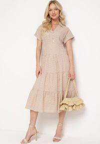 Born2be - Beżowa Bawełniana Sukienka o Ażurowym Wykończeniu z Krótkim Rękawem Zapinana na Guziki Kataria. Okazja: na co dzień. Typ kołnierza: dekolt w serek. Kolor: beżowy. Materiał: bawełna. Długość rękawa: krótki rękaw. Wzór: ażurowy. Typ sukienki: proste. Styl: casual, klasyczny #1