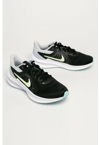 Nike - Buty Downshifter 10. Nosek buta: okrągły. Zapięcie: sznurówki. Kolor: czarny. Materiał: syntetyk, materiał, guma. Szerokość cholewki: normalna. Obcas: na obcasie. Model: Nike Downshifter. Wysokość obcasa: średni #4