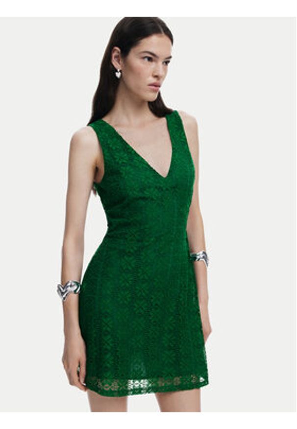 Desigual Sukienka koktajlowa 25SWVW53 Zielony Slim Fit. Kolor: zielony. Materiał: syntetyk. Styl: wizytowy