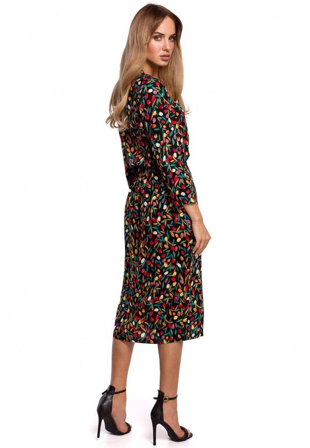 MOE - Elegancka sukienka midi w kwiaty. Materiał: tkanina. Wzór: kwiaty. Styl: elegancki. Długość: midi