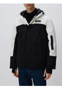 Reserved - Kurtka z kapturem - czarny. Typ kołnierza: kaptur. Kolor: czarny. Materiał: tkanina #1