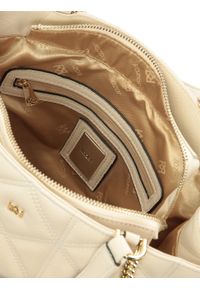 Kazar - Duża pikowana torebka w neutralnym kolorze. Kolor: beżowy. Wzór: geometria. Materiał: skórzane. Styl: elegancki, casual. Rodzaj torebki: na ramię #4