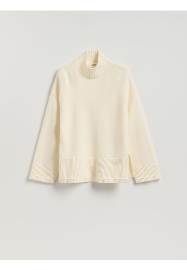 Reserved - Wełniany sweter z golfem - złamana biel. Typ kołnierza: golf. Materiał: wełna