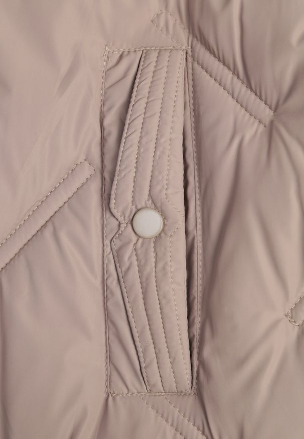 Born2be - Jasnobeżowa Pikowana Kamizelka z Kapturem i Kieszeniami Esarivie. Okazja: na spacer. Typ kołnierza: kaptur. Kolekcja: plus size. Kolor: beżowy. Materiał: jeans