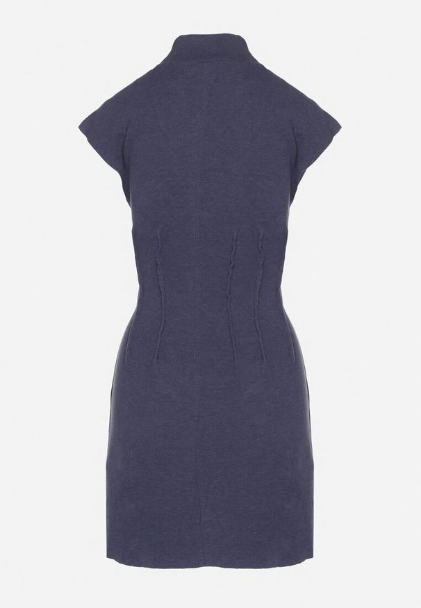 Born2be - Granatowa Sukienka z Prążkowanej Dzianiny o Taliowanym Kroju z Półgolfem Ivarinae. Okazja: na co dzień, na spotkanie biznesowe. Kolor: niebieski. Materiał: prążkowany, dzianina. Długość rękawa: bez rękawów. Styl: biznesowy, casual, elegancki
