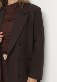 Born2be - Ciemnobrązowa Dwurzędowa Marynarka o Pudełkowym Kroju Nilinne. Okazja: na co dzień, na spacer. Kolor: brązowy. Materiał: jeans. Styl: casual, elegancki #6