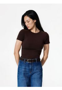 Reserved - T-shirt slim fit z modalem - ciemnobrązowy. Kolor: brązowy. Materiał: bawełna, dzianina