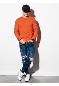 Ombre Clothing - Bluza męska bez kaptura z nadrukiem B1215 - pomarańczowa - XXL. Typ kołnierza: bez kaptura. Kolor: pomarańczowy. Materiał: bawełna, poliester. Wzór: nadruk #3