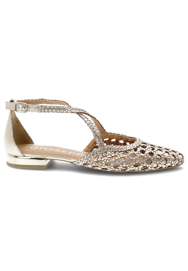 Hot Potatoes by Gioseppo - Czółenka damskie Gioseppo, płaska podeszwa pleciona struktura pasek w kształcie litery T regulowane zapięcie stabilne dopasowanie lekka forma subteln. Zapięcie: pasek. Kolor: srebrny. Wzór: ażurowy. Sezon: lato. Obcas: na płaskiej podeszwie. Styl: elegancki