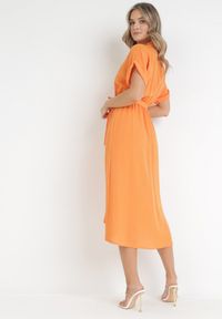 Born2be - Pomarańczowa Koszulowa Sukienka Midi z Gumką w Talii i Materiałowym Paskiem z Wiskozy Skeisa. Kolor: pomarańczowy. Materiał: materiał, wiskoza. Typ sukienki: koszulowe. Długość: midi #2