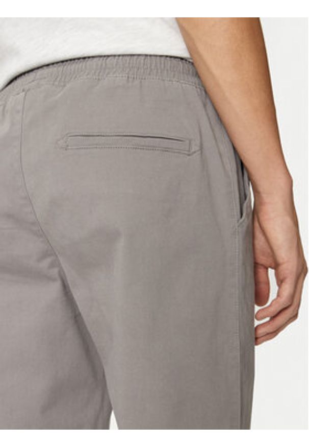 Champion Joggery 220518 Szary Regular Fit. Kolor: szary. Materiał: bawełna