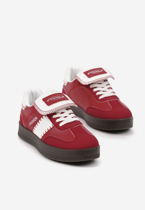 Born2be - Czerwone Sneakersy na Grubej Podeszwie z Kontrastującymi Wstawkami i Wywiniętym Językiem Mirinae. Nosek buta: okrągły. Zapięcie: sznurówki. Kolor: czerwony. Materiał: materiał. Obcas: na obcasie. Wysokość obcasa: niski