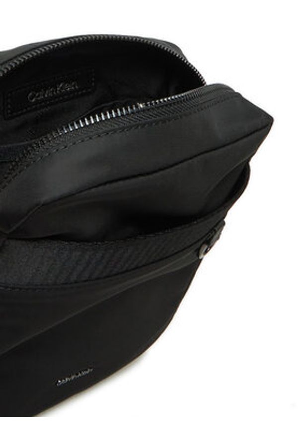 Calvin Klein Saszetka K50K512770 Czarny. Kolor: czarny. Materiał: materiał