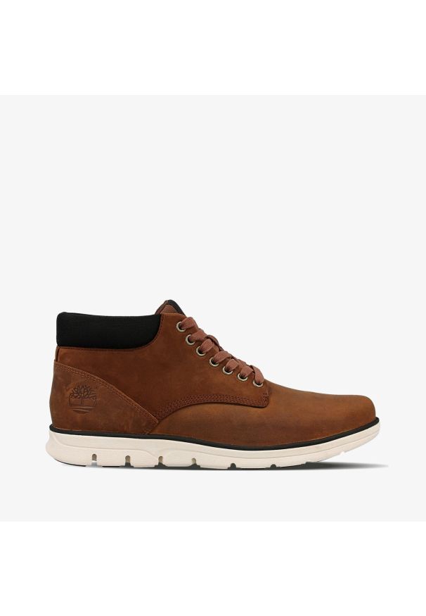 Timberland - Trzewiki męskie TIMBERLAND Bradstreet Chukka Leather. Okazja: na co dzień. Zapięcie: sznurówki. Kolor: brązowy. Materiał: skóra. Szerokość cholewki: normalna. Styl: elegancki, klasyczny, casual