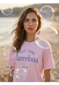 Sinsay - Bawełniana koszulka z napisem Barcelona - różowy. Kolor: różowy. Materiał: bawełna. Wzór: napisy #1