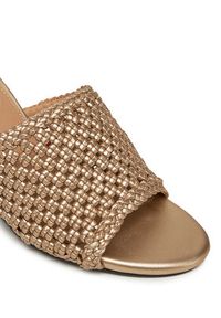 TOMMY HILFIGER - Tommy Hilfiger Klapki Crochet Metallic Lthr Wedge Mule FW0FW08812 Złoty. Kolor: złoty. Materiał: skóra #6