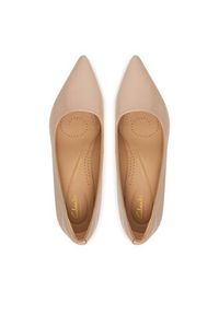Clarks Czółenka Zarey Court 26183154 Beżowy. Kolor: beżowy. Materiał: lakier, skóra #7