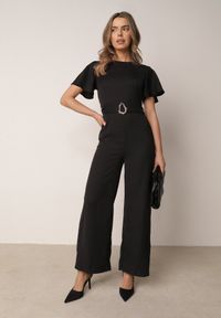 Born2be - Czarny Kombinezon VICES z Paskiem i Geometryczną Klamrą Elinassa. Okazja: do pracy. Kolor: czarny. Wzór: geometria. Styl: elegancki #1