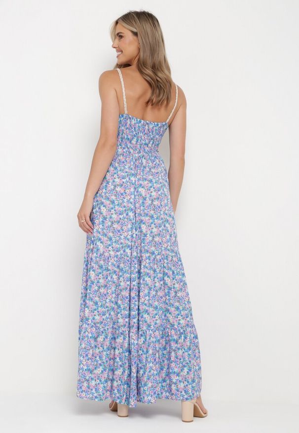 Born2be - Niebieska Rozkloszowana Sukienka Maxi z Wiskozy w Kwiatowy Print i z Szydełkowym Wzorem Adviana. Kolor: niebieski. Materiał: wiskoza. Długość rękawa: na ramiączkach. Wzór: kwiaty, nadruk. Długość: maxi