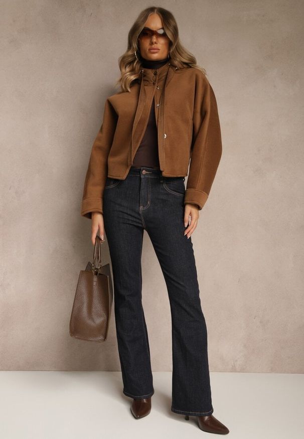 Renee - Brązowa Nietoperzowa Kurtka Przejściowa z Kapturem Amiree. Okazja: na co dzień. Typ kołnierza: kaptur. Kolor: brązowy. Materiał: dzianina. Długość: krótkie. Styl: casual