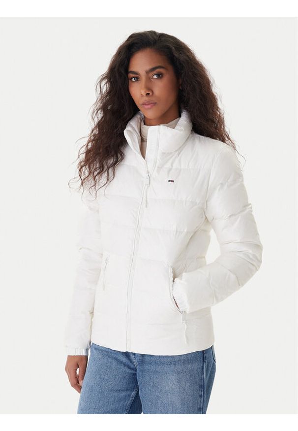 Tommy Jeans Kurtka puchowa DW0DW21618 Biały Slim Fit. Kolor: biały. Materiał: syntetyk
