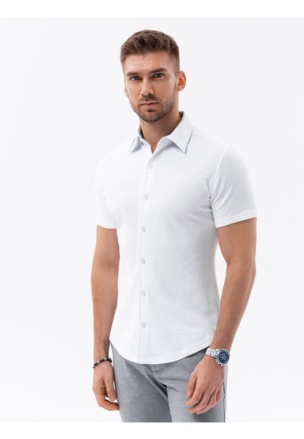 Ombre Clothing - Dzianinowa męska koszula slim fit z krótkim rękawem i kołnierzykiem – biała V1. Typ kołnierza: polo. Kolor: biały. Materiał: dzianina. Długość rękawa: krótki rękaw. Długość: krótkie. Styl: sportowy, elegancki