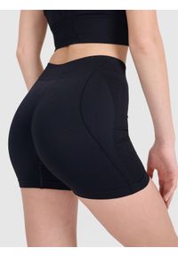 4f - 4F Legginsy krótkie bezszwowe treningowe damskie - czarne M/L. Stan: podwyższony. Kolor: czarny. Materiał: syntetyk, włókno, materiał, dzianina. Długość: krótkie. Wzór: gładki, ze splotem. Sport: fitness