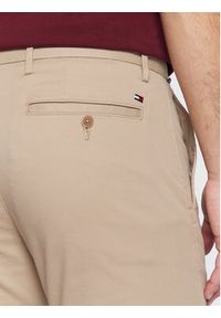 TOMMY HILFIGER - Tommy Hilfiger Chinosy Core Denton MW0MW28884 Beżowy Straight Fit. Kolor: beżowy. Materiał: bawełna #4
