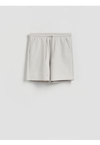 Reserved - Strukturalne szorty regular fit - jasnoszary. Kolor: szary. Materiał: dzianina, bawełna #1