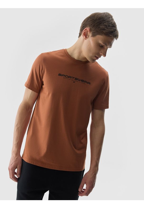 4f - 4F T-shirt z nadrukiem męski - brązowy M. Okazja: na co dzień. Kolor: brązowy. Materiał: bawełna, jersey, dzianina. Długość rękawa: krótki rękaw. Długość: krótkie. Wzór: nadruk. Styl: sportowy, klasyczny, casual