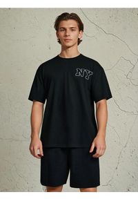 Sinsay - Dwuczęściowa piżama oversize z haftem - wielobarwny. Wzór: haft #1